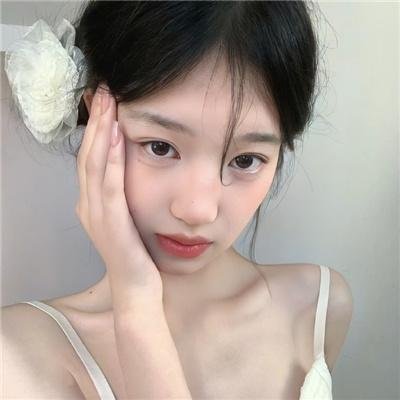 如月微笑